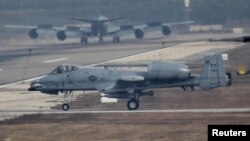 Pesawat jet AS, A-10 Thunderbolt mendarat di pangkalan udara Incirlik di kota Adana, Turki (foto: dok). 