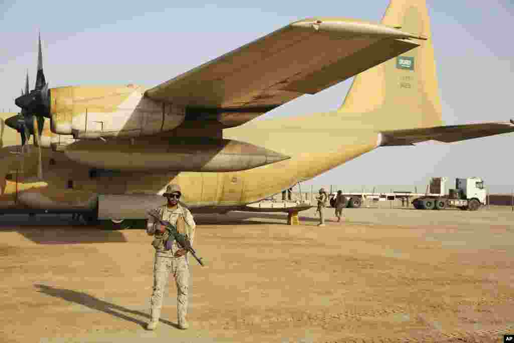مانور نظامی مشترک میان عربستان سعودی و ایالات متحده آمریکا از روز دوشنبه ۲۴ تیر ماه در شهر نظامی شاه خالد، در شمال عربستان شروع شده و به مدت دو هفته ادامه خواهد داشت.