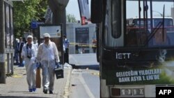 İstanbulun Etilər rayonundakı avtobus dayanacağında bomba partlayışı olub (FOTOLAR)