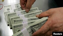 Billetes de dólares. Foto de archivo. REUTERS/Jo Yong-Hak