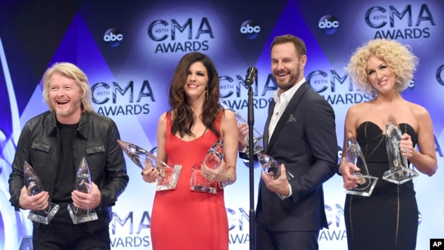 Little Big Town tuvo una noche excepcional en la 49 entrega de los premios CMA en Nashville, Tennessee, el miércoles, 4 de noviembre de 2015.