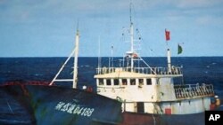 日本海岸警衛隊提供的中國漁船照片