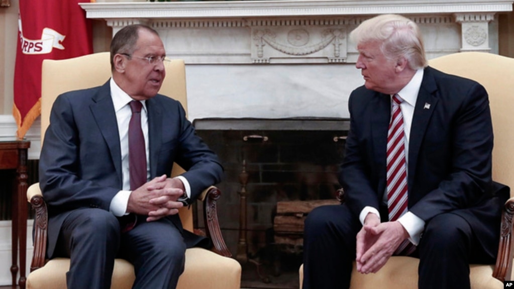 Ngoại trưởng Nga và Tổng thống Mỹ trong cuộc gặp tại Nhà Trắng hôm 10/5.