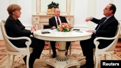 German Chancellor Angela Merkel and Russia's President Vladimir Putin (C) listen to French President Francois Hollande during a meeting on resolving the Ukraine crisis