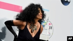 «دایانا راس» خواننده پرآوازه آمریکایی جایزه یک عمر دستاورد را گرفت