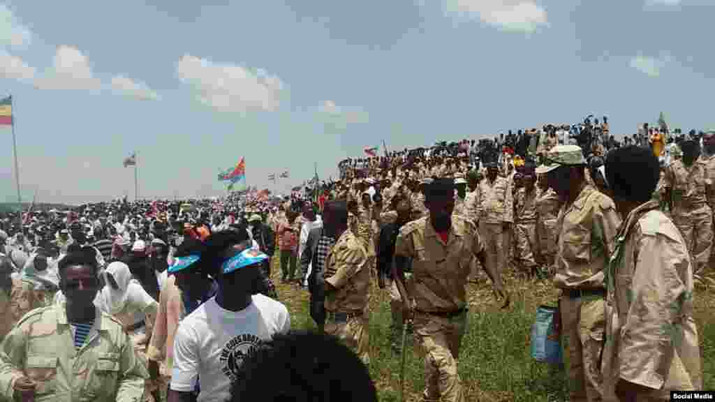 ፕረ.ኢሳያስ ኣፈወርቂን ቀ/ሚ ኣብይ ኣሕመድን ንዶባት ኤርትራን ኢትዮጵያን ከፊቶሞ