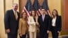Legisladores de EE.UU. y embajador de Guaidó discuten medidas de protección para venezolanos