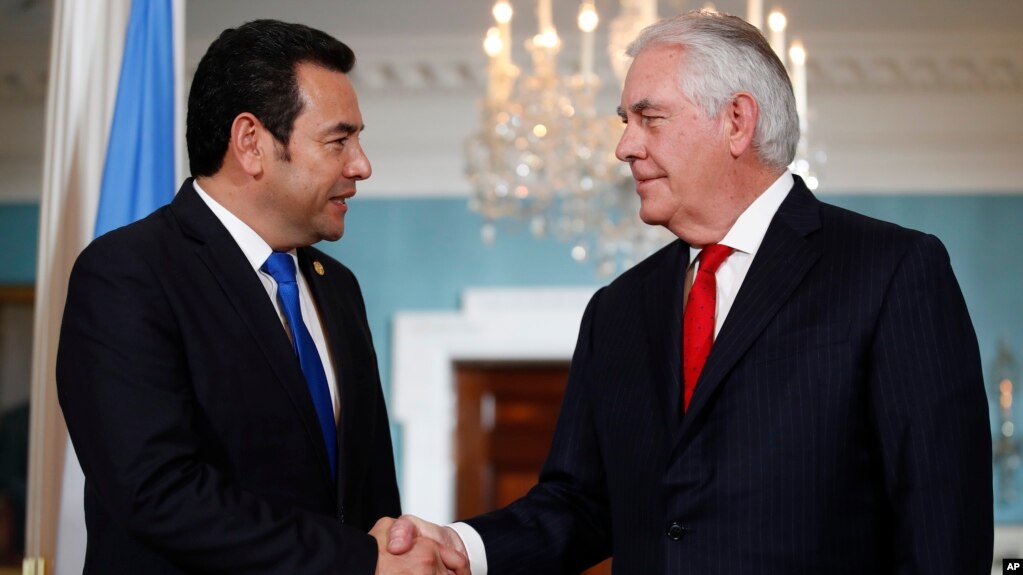 El presidente de Guatemala, Jimmy Morales, se reunió con el secretario de Estado Rex Tillerson, como parte de su visita a Washington, y después de su encuentro horas antes con el presidente Donald Trump.