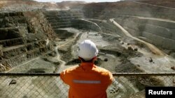 FILE - A miner looks across the largest open pit gold mine in Australia called the Fimiston Open Pit, also known as the Super Pit, in the gold-mining town of Kalgoorlie, located around 500 kilometres east of Perth, July 27, 2001. 