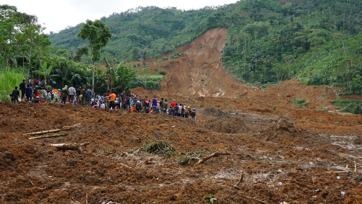 Search Halted For Indonesia Landslide Victims