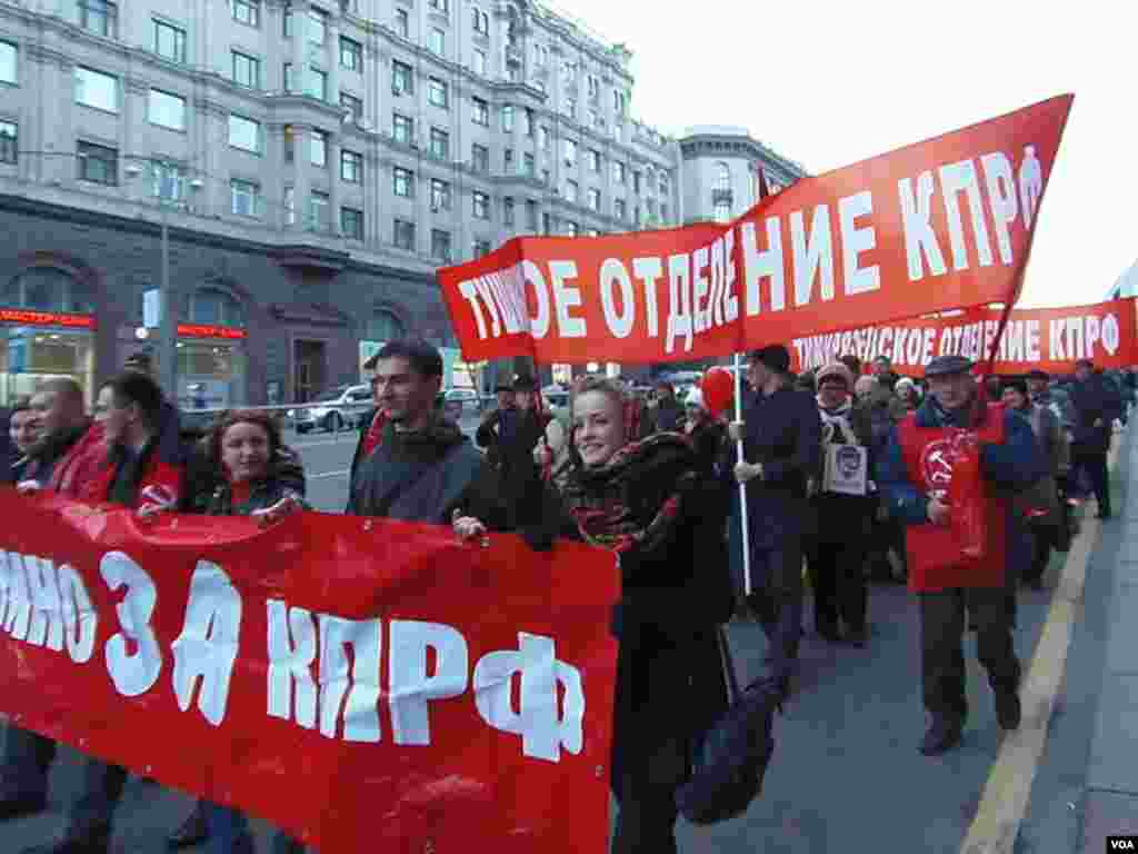 左翼勢力在莫斯科另一個地點舉行遊行。