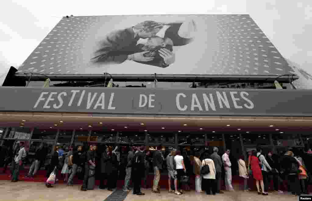 فرانس میں 66 واں کانز فلم میلہ جاری ہے جس میں دنیا بھر سے فلمی صنعت کی قد آور شخصیات شریک ہیں۔