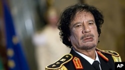 Mouammar Kadhafi, dans une conférence de presse à Rome, le 10 juin 2009