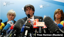 Deposed Catalan leader Carles Puigdemont attends a press conference in Brussels, Belgium, Oct. 31, 2017.