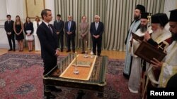 New Democracy ေခါင္းေဆာင္ Kyriakos Mitsotakis ဝန္ႀကီးခ်ဳပ္အျဖစ္ က်မ္းသစၥာ က်ိန္ဆိုေနပံု (ဇူလိုင္၊ ၀၈၊ ၂၀၁၉)
