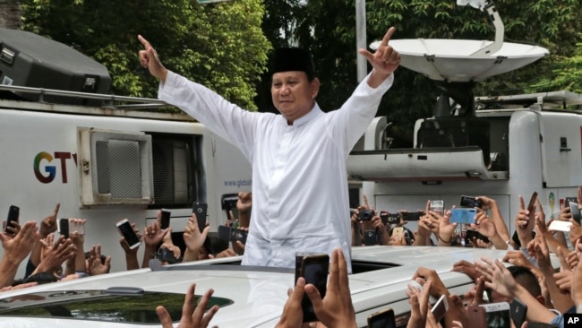 Prabowo Subianto meminta pendukungnya untuk tidak melakukan kekerasan.