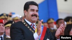 La popularidad del presidente de Venezuela, Nicolás Maduro ha decrecido 47 puntos con relación a la del presidente Hugo Chávez desde que asumió el gobierno de Venezuela.