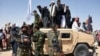 میوند میں افغان طالبان اور عام شہری افغان نیشنل آرمی کی ہموی کے اوپر کھڑے ہیں (فائل)