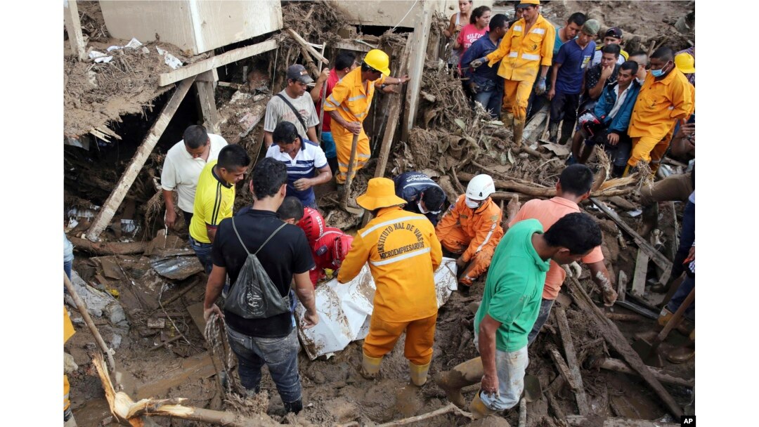 Firefighters and rescuers cover with a blanket the body of a woman in Mocoa, Colombia, April 2, 2017.
