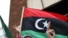 Líbios manifestam-se contra o regime do coronel Kadhafi