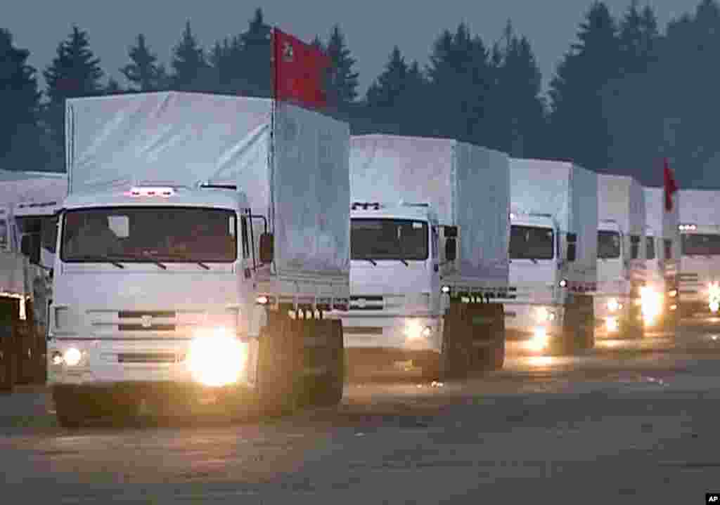 The convoy on the road as it leaves Alabino, Tuesday, Aug. 12, 2014.