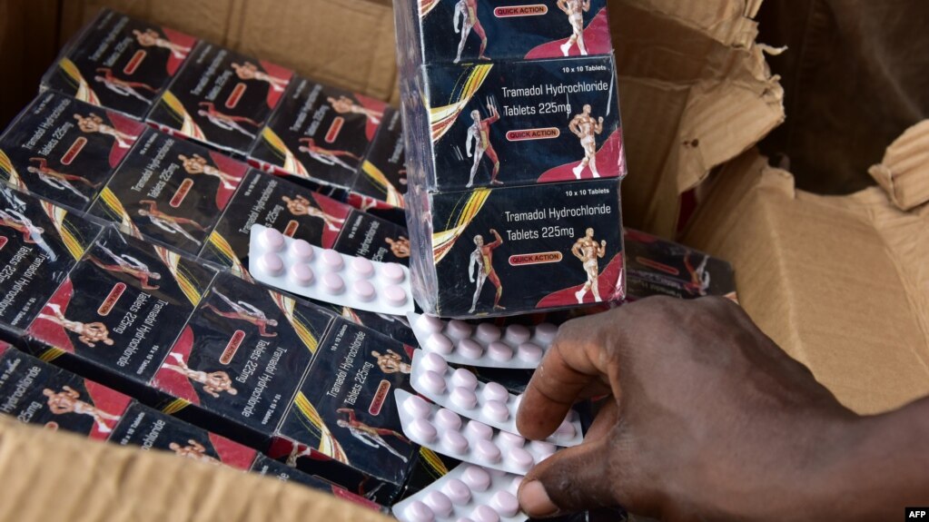 Thuốc giả cảnh sát tịch thu được tại chợ Adjame ở Abidjan ngày 3/5/2017. 