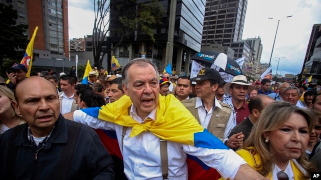 La movilización que fue liderada a nivel nacional por el expresidente Álvaro Uribe Vélez (2002-2010) y por el exprocurador general, Alejandro Ordoñez, representantes de los sectores más radicales de la derecha y extrema derecha de este país andino.
