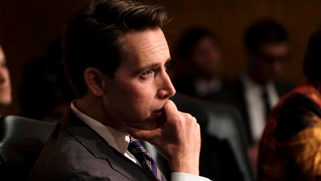 资料照:美国联邦参议员乔什·霍利(Sen. Josh Hawley, R-MO)2019年5月23日出席参议院听证会。