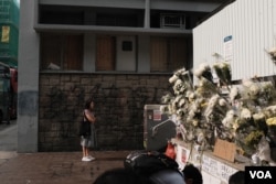 港铁太子站外的纪念台，不断有民众来送花(2019年9月18日，美国之音鸣笛拍摄)