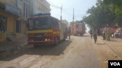 Fire truck and first responders at scene of hotel attack in Somalia, Jan. 25, 2017. (Photo: VOA Somali Service)