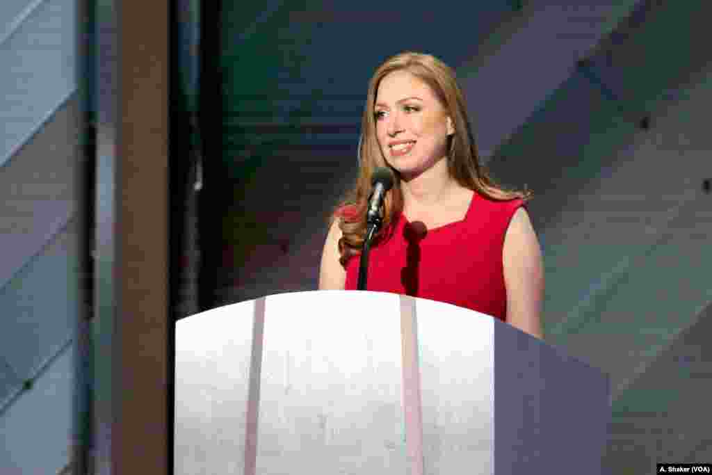 Chelsea Clinton introduces her mother, Hillary Clinton, on the final night of the Democratic National Convention in Philadelphia, July 28, 2016. (A. Shaker, VOA)