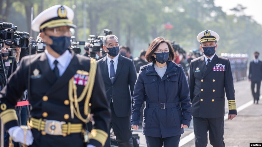 台湾总统蔡英文2022年1月14日主持台湾海军布雷艇中队成军典礼。（照片来自蔡英文推特）(photo:VOA)
