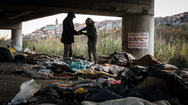 Migrants Huddle in Riviera, Hoping to Cross Border