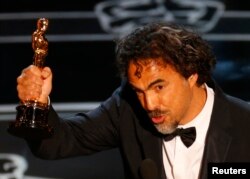 Director Alejandro Inarritu accepts the Oscar for best director for his film "Birdman" at the 87th Academy Awards in Hollywood, California, Feb. 22, 2015.