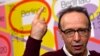 Sineas film Italia, Roberto Benigni dalam konferensi pers untuk film "Pinocchio" di Malam Gala, Festival Film Berlinale ke-70 di Berlin, Jerman, 23 Februari 2020. (Foto: John MACDOUGALL / AFP)