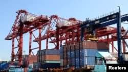 Tư liệu - Các công-tai-nơ vận tải đặt tại một hải cảng ở thành phố Liên Vân Cảng , tỉnh Giang Tô, Trung Quốc, ngày 8 tháng 9, 2018.