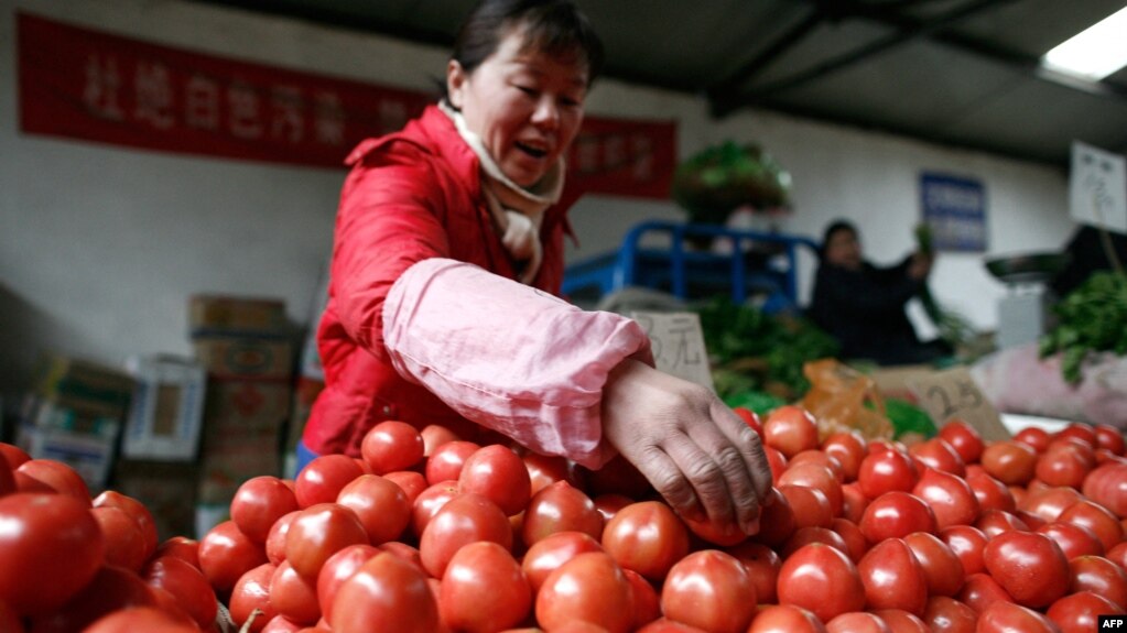 资料照：北京一个市场上出售的西红柿(photo:VOA)