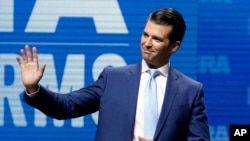 No está claro si Donald Trump Jr. asistirá a la citación. Según informes, Trump Jr. testificó por primera vez ante el panel de inteligencia en 2017, pero acordaron que solo acudiría una vez, pero sí ha seguido cooperando con la investigación.