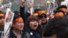 越民众促周日反华示威 军警戒备截查驱散 