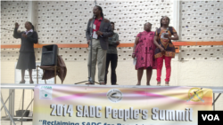 A delegate addresses the SADC People's Summit in Bulawayo, Zimbabwe's second largest city, Aug. 15, 2014. (Sebastian Mhofu /VOA)