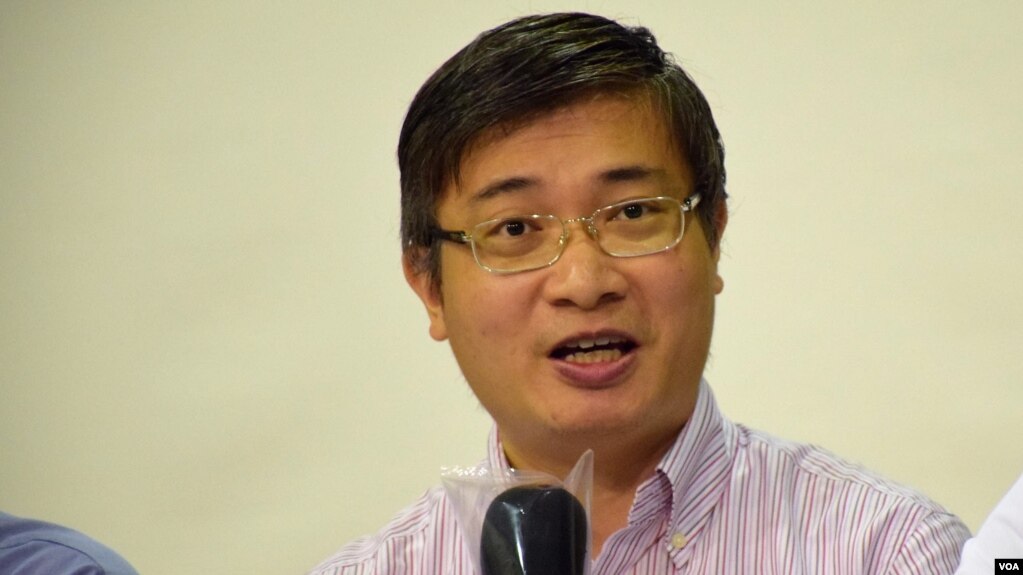 香港专栏作家、时事评论人士桑普律师(美国之音汤惠芸拍摄)