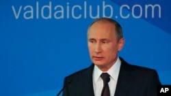 Tổng thống Vladimir Putin nói chuyện với các chuyên gia chính trị tại một cuộc họp ở Câu lạc bộ Thảo luận Quốc tế Valdai ở Sochi, Nga, 24/10/2014.
