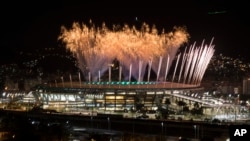 Pháo hoa bừng sáng trên sân vận động Maracana trong buổi tổng duyệt Lễ khai mạc Thế vận hội ở Rio de Janeiro, Brazil, ngày 31/7/ 2016.
