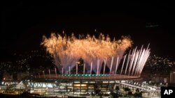  Feux d'artifice, stade de Maracana, Rio de Janeiro, Brésil, le 31juillet 2016.