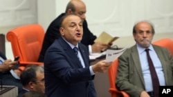 Opposition nationalist lawmaker Oktay Vural asks the parliament to approve a live transmission of a debate on corruption charges against four cabinet ministers of Prime Minister Recep Tayyip Erdogan, in Ankara, Turkey, May 5, 2014. 