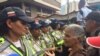 Policía obstaculiza “Marcha de los abuelos” 