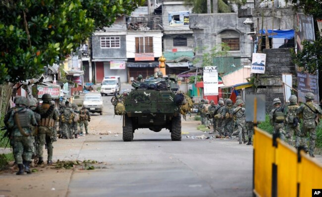 Soldados filipinos en la ciudad de Marawi, Mindanao, donde se enfrentan con militantes del Estado Islámico. Mayo 28, 2017.