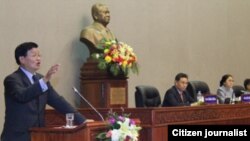 ນາຍົກລັດຖະມົນຕີ ລາວ ທ່ານທອງລຸນ ສີສຸລິດ ກ່າວຄຳປາໄສ ຢູ່ທີ່ກອງປະຊຸມ ສະພາແຫ່ງຊາດ ສະໄໝສາມັນ. 