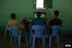 Former Al-Shabab members watch a football match at a rehabilitation center for former militants in Baidoa, Somalia, Sept. 17, 2016. (Photo: J. Patinkin/VOA)