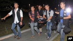 Ken Tsang is carried by plainclothes police officers after a clash between protesters and police in an occupied area near the government headquarters in Hong Kong Wednesday, Oct. 15, 2014. (AP Photo/Apple Daily)